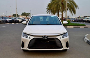 Toyota Yaris YX 2024 à faible consommation de carburant, boîte manuelle/automatique, intérieur cuir foncé, pneus R17, électrique/essence 4L - Product Image 3