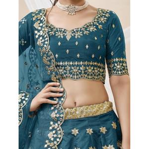 Hermoso Lehenga Choli de Seda con Trabajo de Espejo Azul, Semi-Cosido, para Bodas, de Zeel Clothing - Product Image 3