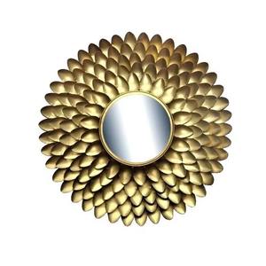 Les cadres de miroirs en métal à l'aspect feuille permettent l'apparition de formes géométriques audacieuses qui sont à la fois artistiques et solides. - Product Image 3