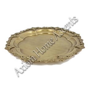Axiom Home Accents Bandeja de latón elegante Acabado suave Celebraciones navideñas Sirviendo aperitivos Artesanía Bandejas decorativas de Arte de metal - Product Image 3
