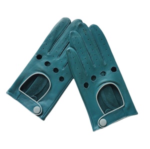 Guantes de equitación de cuero color verde azulado, de dedo completo, con orificios de ventilación y cierre a presión - Product Image 2