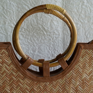 Bolso de Mano Shetal Pati Hecho a Mano, Ecológico, Ligero y Duradero, Bolso de Hombro Tejido con Fibra Natural de Murta, Tradicional de Bangladesh - Product Image 4