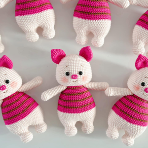 Poupée cochon en crochet faite à la main, jouet en peluche Amigurumi, cochon rose mignon, poupée tricotée, accessoires de mariage Animal Crossing, vente en gros OEM - Product Image 4