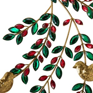 Couronne festive ornée de pierres précieuses, avec des feuilles en pierres rouges et vertes, décorée d'un cerceau doré suspendu et de trois oiseaux. - Product Image 3