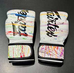 ราคาขายส่งปี 2025 ถุงมือชกมวยไทยพิมพ์โลโก้ตามสั่ง ผลิตจากหนังสังเคราะห์ กันน้ำ กันลื่น - Product Image 1