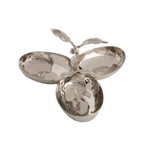 Bandeja de Servir Metálica con Diseño Único de Hojas, 3 Platos, Acabado Plateado Brillante Tipo Espejo, Bandeja para Servir Alimentos, Centro de Mesa - Product Image 1