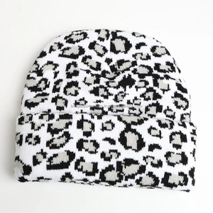 Chapeau en tricot unisexe avec logo personnalisé, impression par sublimation jacquard - Product Image 5