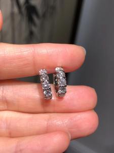 Pendientes de Aro de Oro Blanco de 14K con Diamantes Cultivados en Laboratorio Color F, Engaste de Media Bisel, Aros Delicados con Diamantes para Mujer, Joyería para Uso Diario - Product Image 5