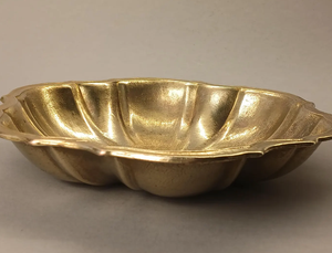 Cuenco Acanalado Vintage Chapado en Oro con Borde Festoneado, Plato de Centro de Mesa y Bandeja para Frutas, de Metal Dorado Pulido - Product Image 2