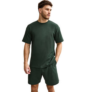 Ensemble T-shirt et short de sport pour homme avec logo personnalisé, 100% coton respirant, motif uni, style décontracté - Product Image 2