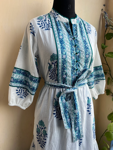 เดรสยาวพิมพ์ลายบล็อกสีขาวน้ำเงิน ดีไซน์หรูหรา ผ้าฝ้าย 100% ลายดอกไม้ สวมใส่สบายๆ สำหรับผู้หญิง - Product Image 6