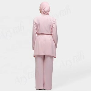 Conjunto Deportivo Modesto Personalizado con Cremallera para Mujer, Diseño con Bolsillos, Conjunto de Gimnasio Musulmán de Secado Rápido, Ropa Deportiva Musulmana para Mujer - Product Image 3