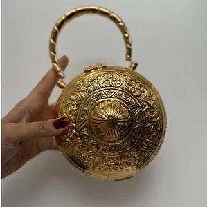 Bolso de Mano Elegante God Grace Craft, Redondo, Metálico, con Acabado Dorado, Grabado, Hecho a Mano, con Logotipo Personalizado, para Fiestas - Product Image 6