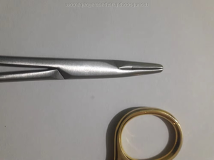 Porte-aiguilles en acier inoxydable MAYO HEGAR avec poignée dorée, inserts en carbure de tungstène de qualité TC, forceps GUJJAR SURGICAL - Product Image 5