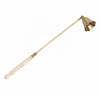 Vente chaude Antique Laiton Bougie Éteignoir avec Sculpté Blanc Poignées Bougie Mèche Extincteur Bougie Mèche Éteignoir
