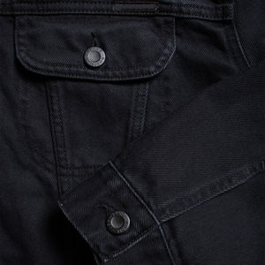 Chaqueta vaquera corta para mujer, color negro asfalto, lavado vintage personalizado, estilo urbano informal, fabricante OEM, MOQ bajo, 100% - Product Image 3