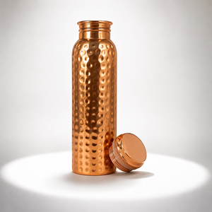 Bouteille d'eau en cuivre, finition satinée lisse avec base texturée, bouteille à boire réutilisable et étanche pour la maison, le bureau, les voyages et le fitness - Product Image 3
