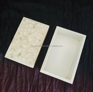 Caja de joyería con incrustaciones de resina de último diseño floral con aspecto auténtico y clásico - Product Image 1