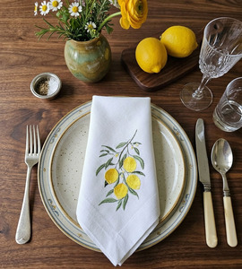 Serviettes de table modernes réutilisables en coton, motif citron brodé, personnalisables, pour la maison et les décorations de table de mariage - Product Image 1
