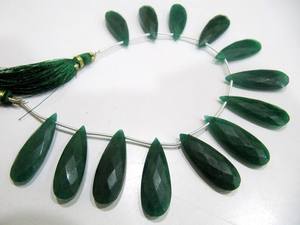 Cuentas facetadas de esmeralda en forma de corazón, tipo briolette, tamaño 10x30mm, se venden por hebra de 8 pulgadas de largo. - Product Image 5