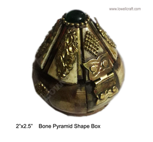 Caja de Resina en Forma de Pirámide 2x2.5, Hecha a Mano, Arte Folclórico Coleccionable, Caja Decorativa de Almacenamiento por Lowellcraft HRB05799 - Product Image 2