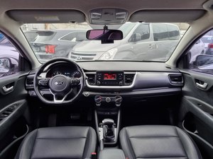 SUV compact d'occasion Stonic blanc, diesel, 4 portes, 2019, pour les trajets urbains, voiture d'occasion coréenne, voiture d'occasion - Product Image 3