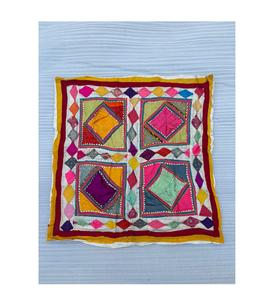 ผ้าปะติดปักลายวินเทจทำมือ – แผงผ้าตกแต่งสไตล์โบโฮหลากสี - Product Image 1