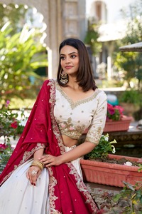 Lehenga Choli en soie Vichitra avec sequins et broderie au fil, longueur ras du sol, moderne, pour mariage, fête, Diwali, bal de promo - Product Image 4