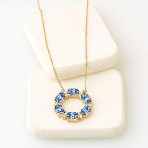 สร้อยคอรูปวงรีประดับไพลินสีน้ำเงินคอร์นฟลาวเวอร์ พร้อมจี้เงินแท้ 925 ชุบทอง 14K - Product Image 3