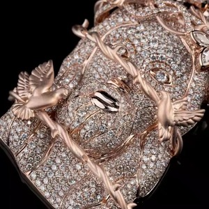 Compre en Línea en India un Colgante de Jesús con Diamantes Cultivados en Laboratorio VVS, Chapado en Rodio y Oro Rosa - Product Image 3