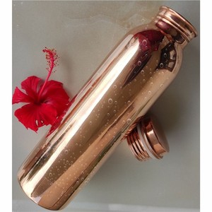 Juego de Botellas de Cobre con Estampado de Mármol Negro de Lujo con 2 Vasos, Botella de Agua de Cobre Puro de 1000 ml a Prueba de Fugas, Regalo para Yoga, Salud y Ayurveda - Product Image 2