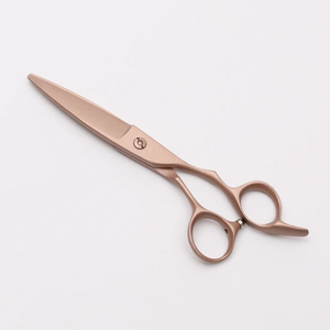 Ciseaux de barbier professionnels en acier inoxydable à lame courbée pour droitiers, pour la coupe et le finissage des cheveux, haute densité et dureté. - Product Image 5