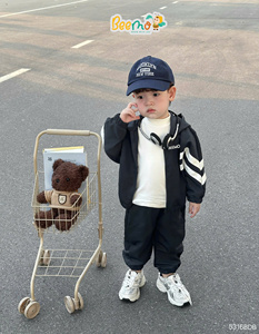 ชุดเสื้อผ้าเด็กผู้ชายสไตล์สปอร์ตสำหรับฤดูหนาว ขายดี สำหรับเด็กอายุ 1-7 ปี เสื้อฮู้ดกันลมและกางเกงขายาว ชุดเด็กวัยหัดเดิน - Product Image 6