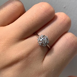 Anillo de Diamante Cultivado en Laboratorio de Corte Redondo de 1.15ct, Inspirado en el Estilo Vintage, con Diseño Floral, Anillo de Compromiso Único con Forma de Copo de Nieve, Anillo de Boda Clásico con Diseño de Estrella - Product Image 2