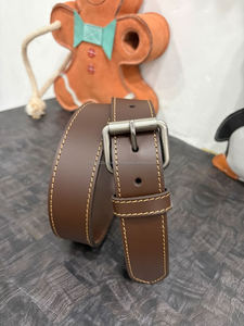 Ceinture en cuir véritable de qualité supérieure pour hommes avec surpiqûres contrastées et boucle en argent satiné, boucle à ardillon - Product Image 6