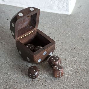 Letrero de Madera Grabado a Mano Único y Sostenible para Decoración de Mesa con Diseño Personalizable - Product Image 5