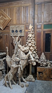 Figura de Árbol de Navidad Hecha a Mano con Raíz de Teca Sólida, Tallada con Temática Animal, Decoración Navideña para el Hogar, Arte y Coleccionismo Empresarial - Product Image 3