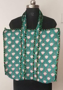 Sac fourre-tout élégant en coton matelassé vert avec imprimé floral bleu fait main, sac à main décontracté ouvert pour le shopping, réutilisable - Product Image 4
