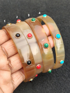 Bracelet en corne artisanal de qualité supérieure pour femmes, bijoux en corne de buffle naturelle avec finition polie lisse - Product Image 1