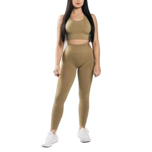 Leggings Deportivos de Cintura Alta hasta la Rodilla, Transpirables y sin Costuras para Mujer, para Yoga y Entrenamiento en el Gimnasio - Negro - Product Image 6