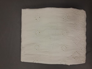 Nuevo Diseño de Tela de Algodón Blanco Premium con Bordado Schiffli - Material con Borde Floral Denso y Dobladillo Festoneado para Vestidos - Product Image 2