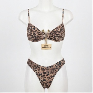 Ensemble bikini 2 pièces pour femme North Approach, imprimé léopard, avec détail bijou torsadé sur le devant et bas de bikini string - Product Image 1