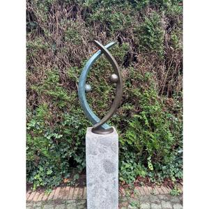 Sculpture métallique abstraite moderne, pièce d'art décorative pour jardin extérieur, bronze et patine, finition antique, design contemporain, statuette - Product Image 4