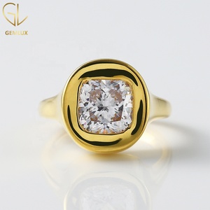 Anillo de Compromiso Solitario con Moissanita de Corte Radiante Cuadrado |   Anillo de Boda de Oro de 14K con Engaste de Bisel - Product Image 1