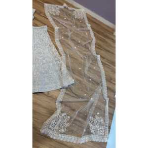 ชุดราตรีดีไซเนอร์ประดับเลื่อมและงานปักด้วยด้ายแบบเลเฮนกา โจลี สำหรับงานปาร์ตี้ - Product Image 2