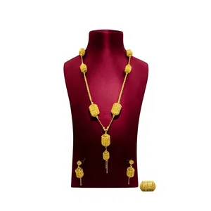 Ensemble de colliers pour femmes en laiton plaqué or avec pendentif fleur et chaîne maille forçat - Design classique, bijoux de mariage - Product Image 1