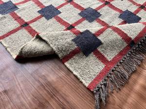 พรมคิลิมทำมือจากขนสัตว์และปอกระเจา ลายเรขาคณิตเพชร ทอแบบแบน พร้อมพู่ห้อย ตกแต่งภายในห้องนั่งเล่น ผลิตด้วยมือในอินเดีย สไตล์โมเดิร์น - Product Image 2