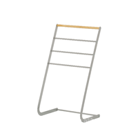 Porte-serviettes autoportant en acier noir avec barre supérieure en bois, 4 barres, design minimaliste pour salle de bain