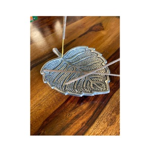 Porta Incienso Metálico en Forma de Hoja Disponible a Precio de Mayoreo - Product Image 4
