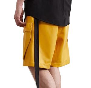 Shorts cargo en cuir de style urbain avec poches plaquées, cordon de serrage apparent et fermeture éclair, personnalisés par le fabricant, de haute qualité et écologiques - Product Image 6